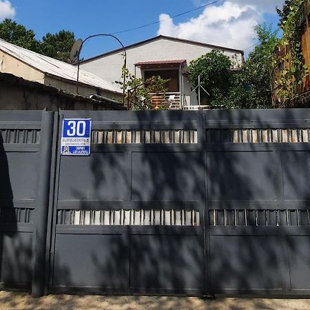 קוטאיסי Victoria Guesthouse מראה חיצוני תמונה