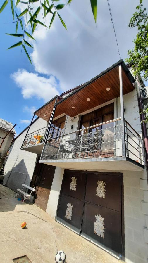 קוטאיסי Victoria Guesthouse מראה חיצוני תמונה